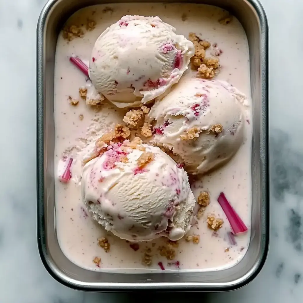 Rhubarb Crumble Ice Cream